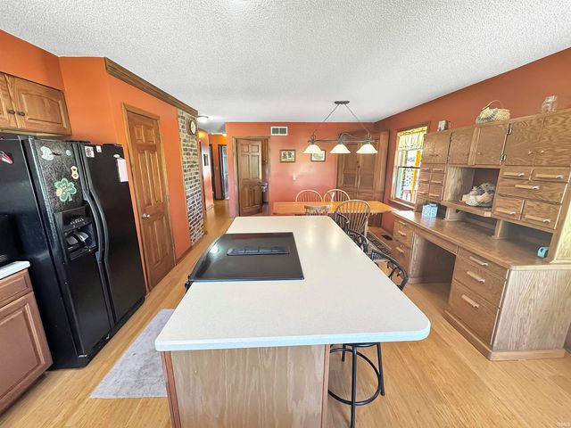 9868 W 450 S, Owensville, IN 47665