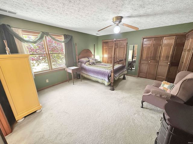 9868 W 450 S, Owensville, IN 47665