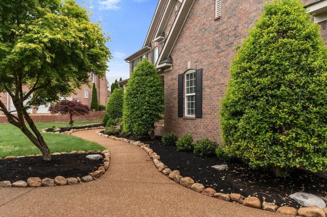 1115 Rossifer Ct, Gallatin, TN 37066