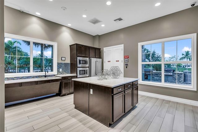 4200 Hillcrest Dr 504 504, Hollywood, FL 33021