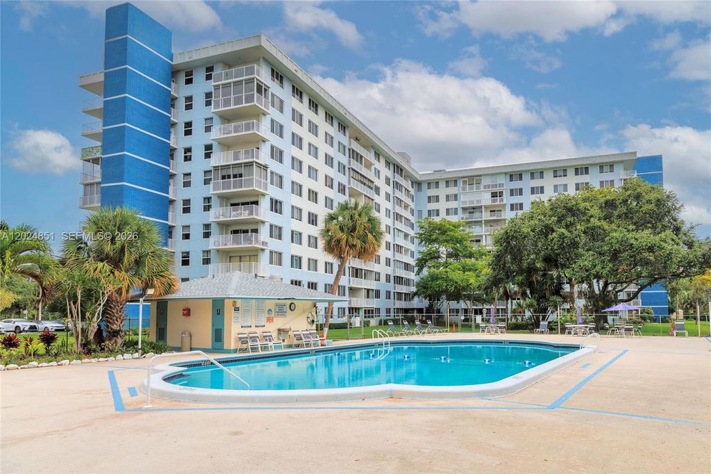 4200 Hillcrest Dr 504 504, Hollywood, FL 33021