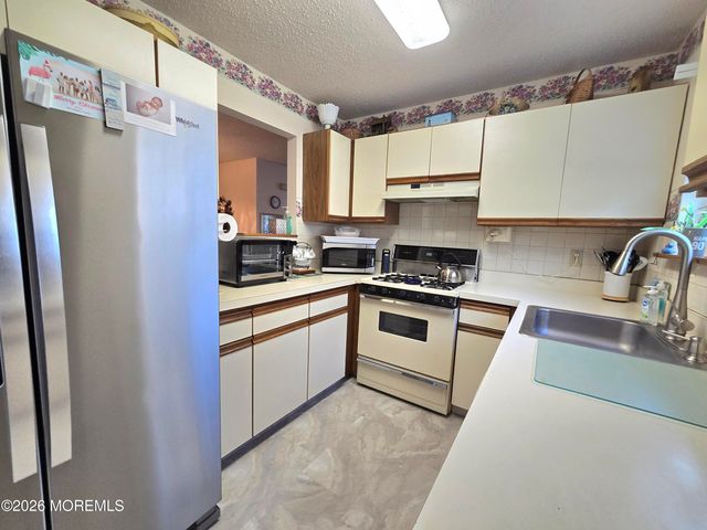 16 Cottonwood Drive, Barnegat, NJ 08005