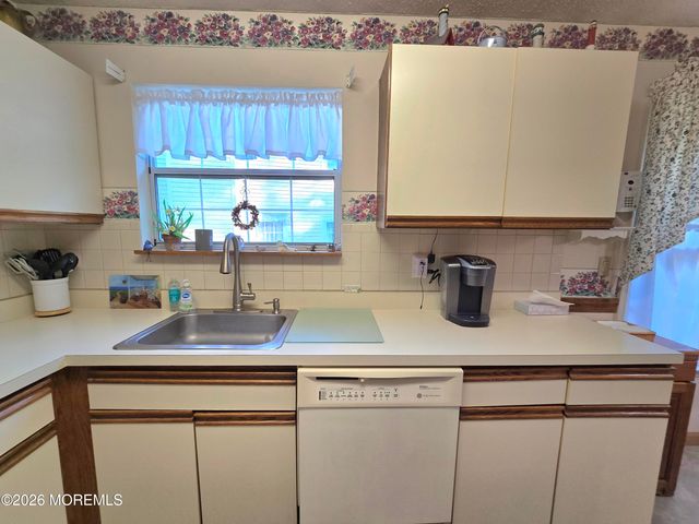 16 Cottonwood Drive, Barnegat, NJ 08005