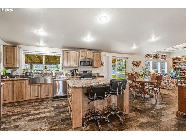245 W 2ND St, Ryderwood, WA 98581