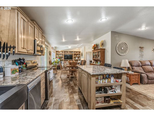 245 W 2ND St, Ryderwood, WA 98581