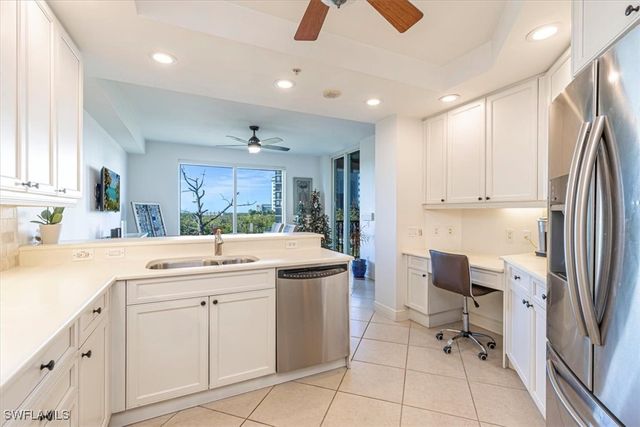 445 Cove Tower DR 504, Naples, FL 34110