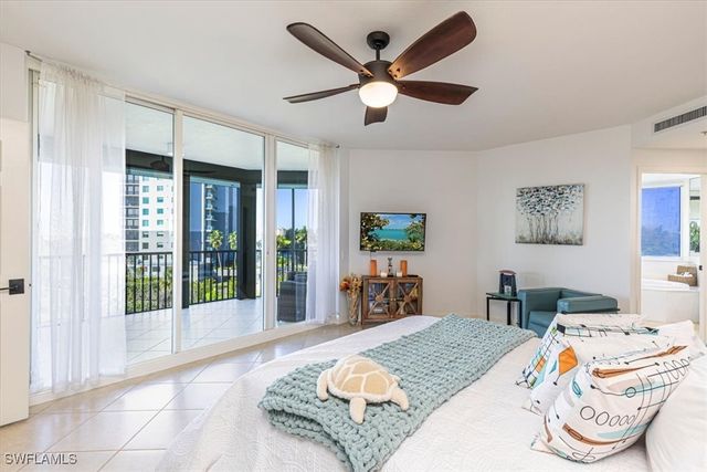 445 Cove Tower DR 504, Naples, FL 34110