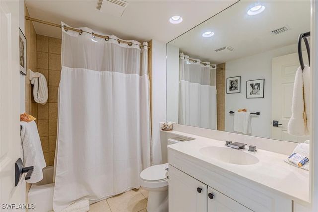 445 Cove Tower DR 504, Naples, FL 34110