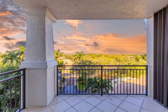 445 Cove Tower DR 504, Naples, FL 34110