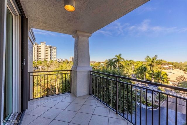 445 Cove Tower DR 504, Naples, FL 34110