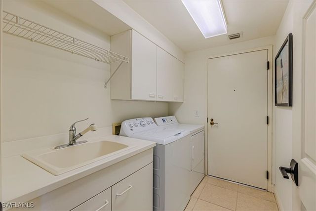 445 Cove Tower DR 504, Naples, FL 34110