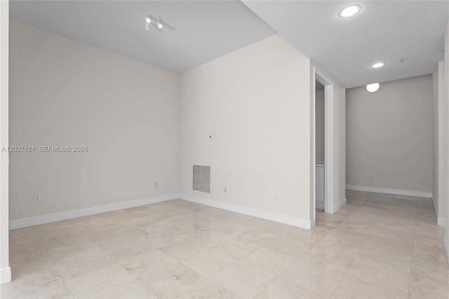 15051 Royal Oaks Ln 101, North Miami, FL 33181