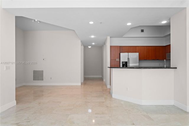 15051 Royal Oaks Ln 101, North Miami, FL 33181