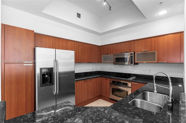 15051 Royal Oaks Ln 101, North Miami, FL 33181