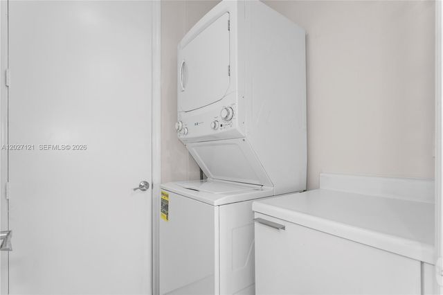 15051 Royal Oaks Ln 101, North Miami, FL 33181