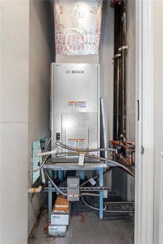 15051 Royal Oaks Ln 101, North Miami, FL 33181