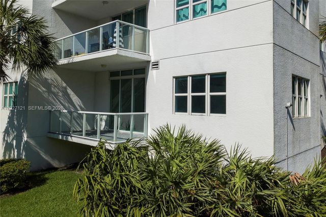 15051 Royal Oaks Ln 101, North Miami, FL 33181