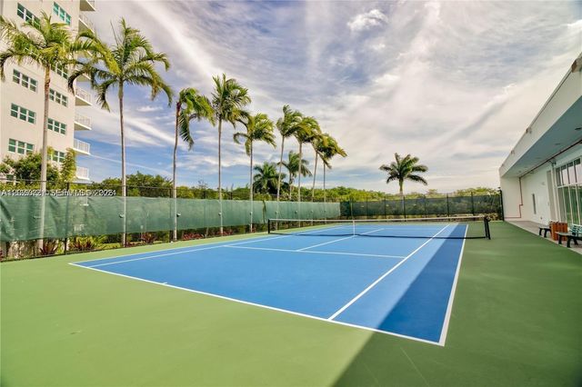 15051 Royal Oaks Ln 101, North Miami, FL 33181