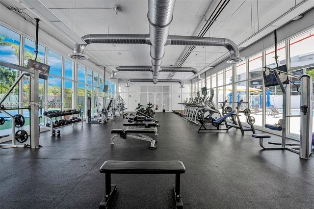 15051 Royal Oaks Ln 101, North Miami, FL 33181