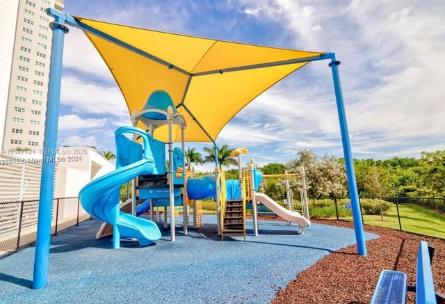 15051 Royal Oaks Ln 101, North Miami, FL 33181