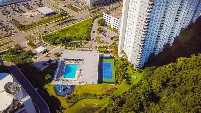 15051 Royal Oaks Ln 101, North Miami, FL 33181