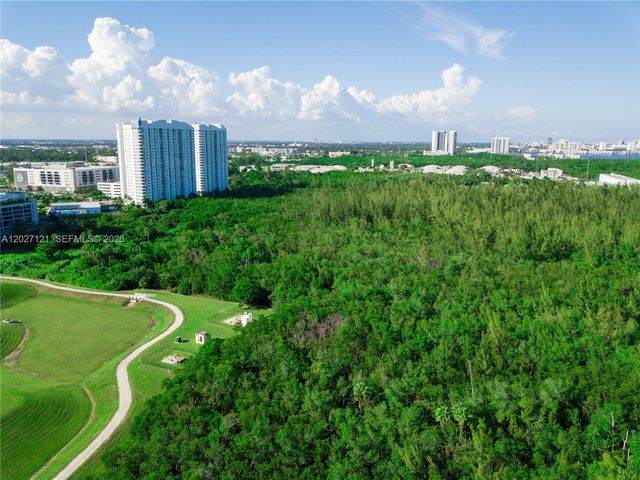 15051 Royal Oaks Ln 101, North Miami, FL 33181