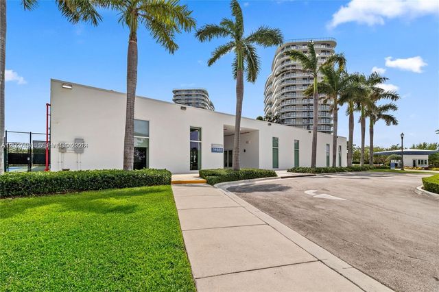 15051 Royal Oaks Ln 101, North Miami, FL 33181