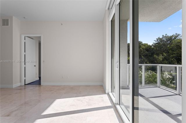 15051 Royal Oaks Ln 101, North Miami, FL 33181