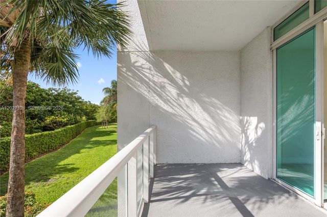 15051 Royal Oaks Ln 101, North Miami, FL 33181