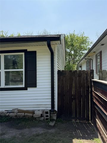 4710 9th Street, Bacliff, TX 77518