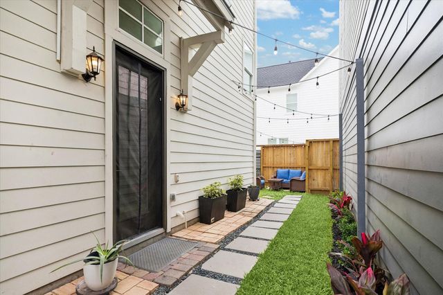 8741 Park Kolbe Lane, Houston, TX 77080