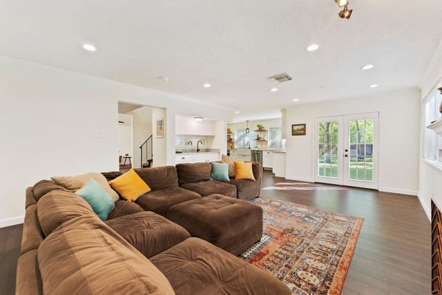 9 Lilium Court, The Woodlands, TX 77380