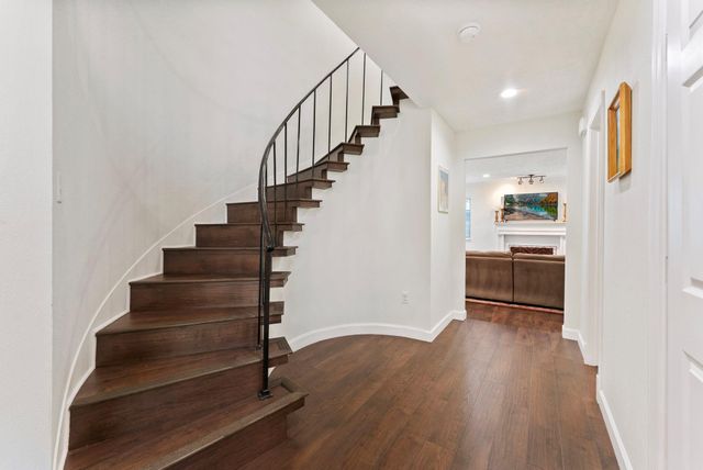 9 Lilium Court, The Woodlands, TX 77380