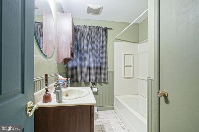 19 W CENTRAL AVE, Hammonton, NJ 08037