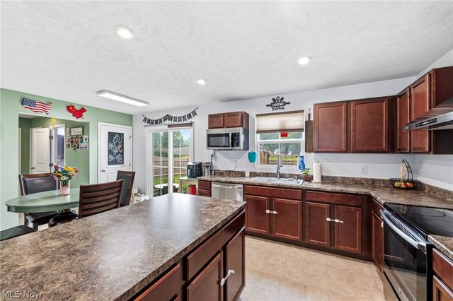 147 Springvale Drive, Amherst, OH 44001