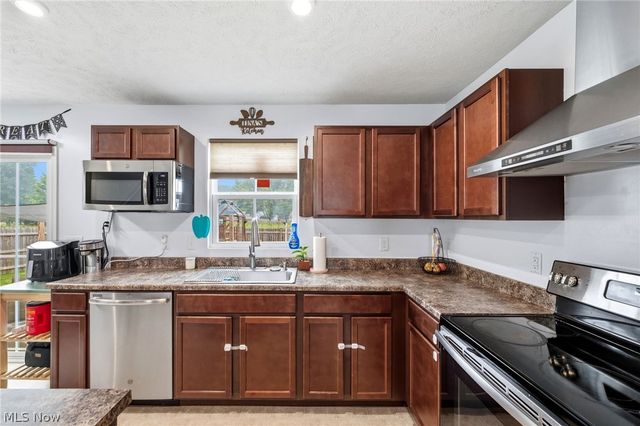 147 Springvale Drive, Amherst, OH 44001