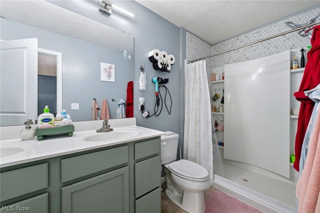 147 Springvale Drive, Amherst, OH 44001