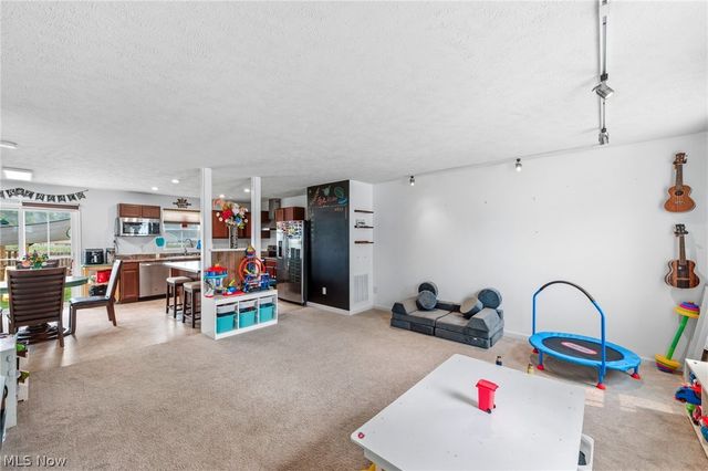 147 Springvale Drive, Amherst, OH 44001