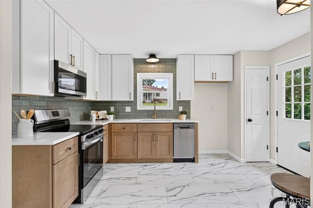 2075 Barcelona Drive, Florissant, MO 63033