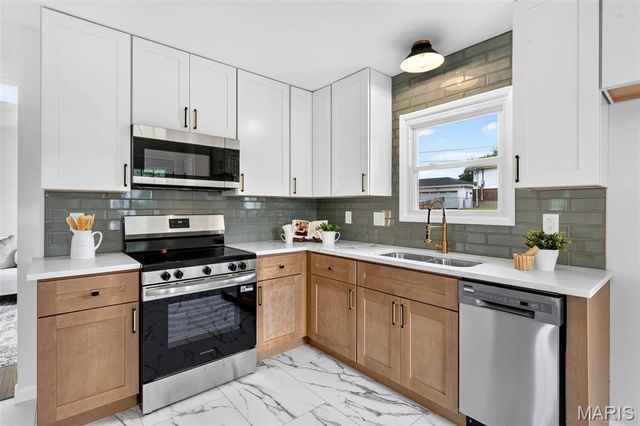 2075 Barcelona Drive, Florissant, MO 63033