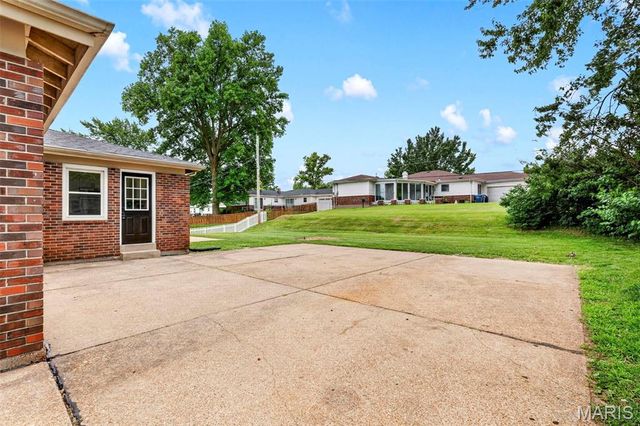 2075 Barcelona Drive, Florissant, MO 63033