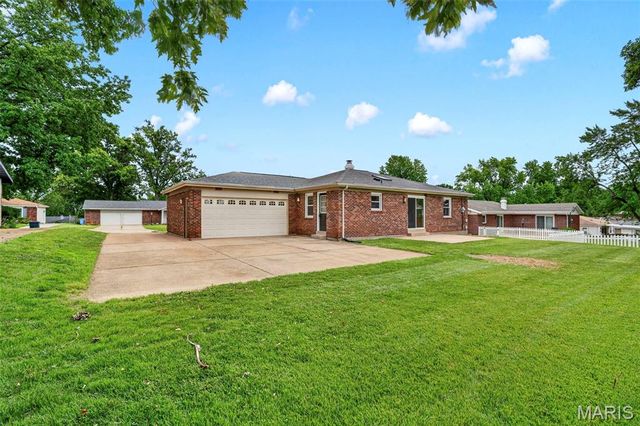 2075 Barcelona Drive, Florissant, MO 63033