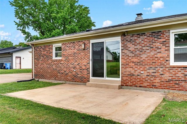 2075 Barcelona Drive, Florissant, MO 63033