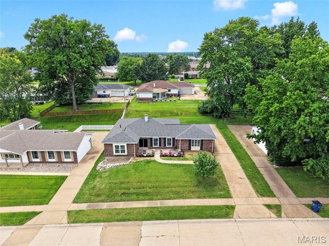 2075 Barcelona Drive, Florissant, MO 63033
