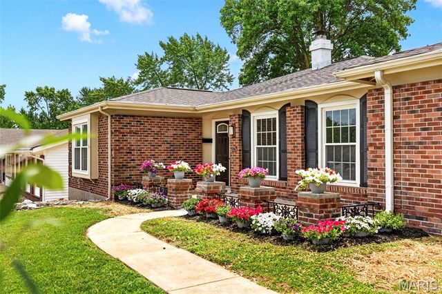 2075 Barcelona Drive, Florissant, MO 63033