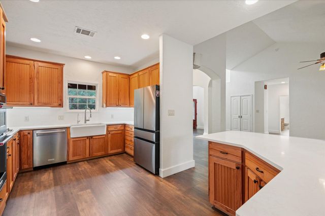 2471 Oak Run DR, Wimberley, TX 78676