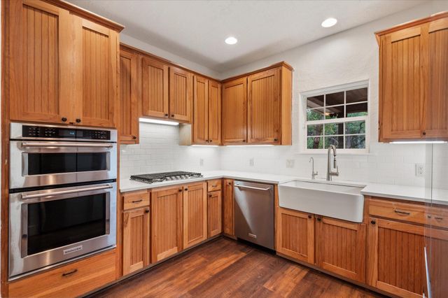 2471 Oak Run DR, Wimberley, TX 78676