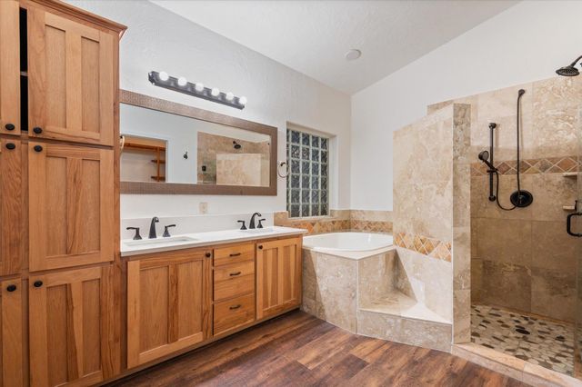 2471 Oak Run DR, Wimberley, TX 78676