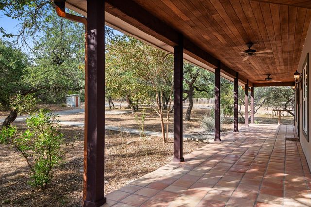 2471 Oak Run DR, Wimberley, TX 78676