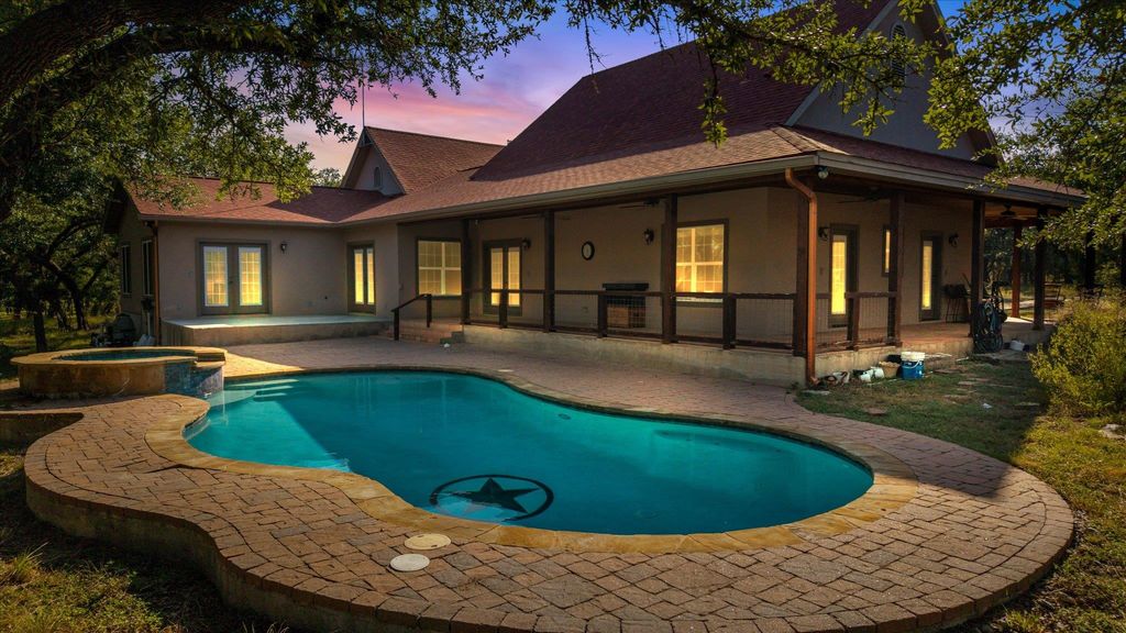 2471 Oak Run DR, Wimberley, TX 78676